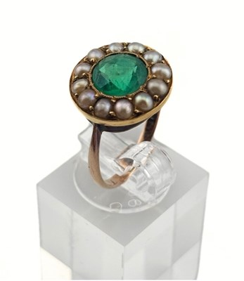 Lot 481 - An early 20th century 9ct gold green paste and split pearl cluster ring
