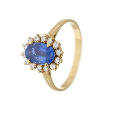 Lot 96 - A sapphire and brilliant-cut diamond cluster ring