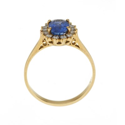 Lot 96 - A sapphire and brilliant-cut diamond cluster ring