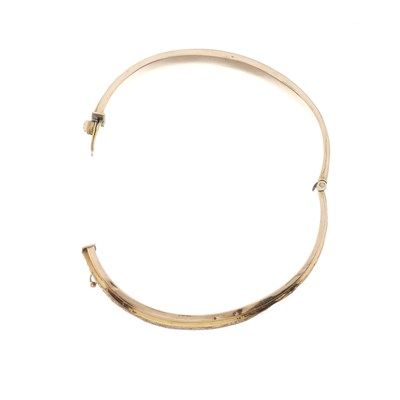 Lot 30 - An early 20th century 9ct gold hinged bangle