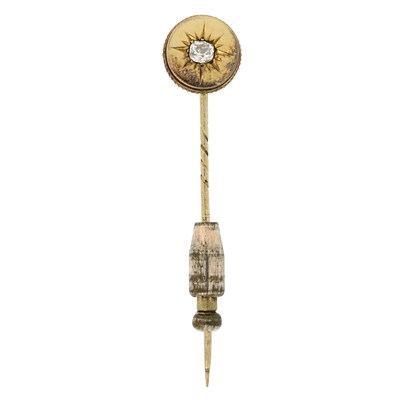 Lot 528 - A late Victorian 15ct gold old-cut diamond stickpin