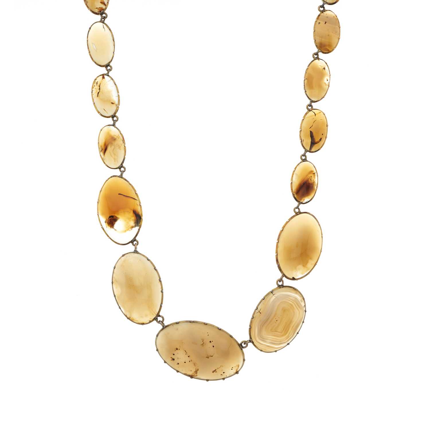 Lot 11 - A Victorian graduated oval agate necklace