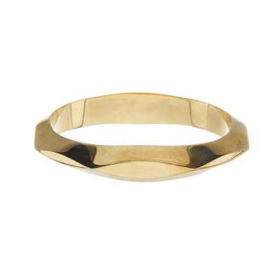 Lot 225 - A 9ct gold hinged bangle