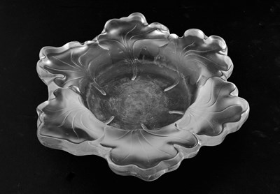 Lot 730 - 'Capucines' a modern Lalique clear and frosted...