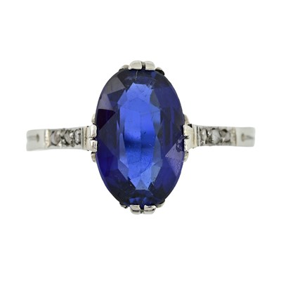 Lot 506 - An oval-shape sapphire and rose-cut diamond ring, sapphire possibly synthetic