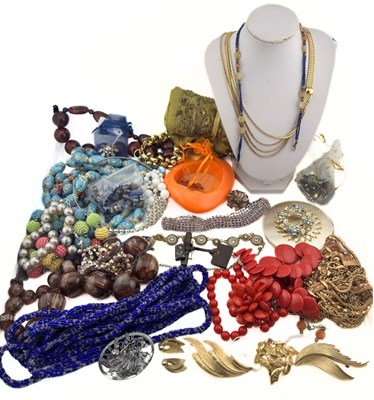 Lot 592 - A selection of costume jewellery, to include designer costume jewellery