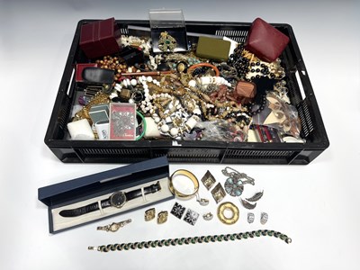 Lot 305 - A large selection of costume jewellery