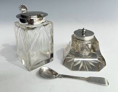 Lot 586 - A George III Irish silver mustard spoon, by...