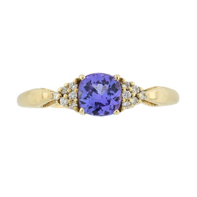 Lot 492 - An 18ct gold tanzanite and brilliant-cut diamond ring