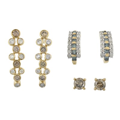 Lot 539 - Three pairs of diamond earrings