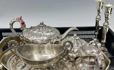 Lot 70 - A collection of silver plate to include: a...