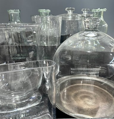 Lot 63 - A collection of contemporary glass vessels...