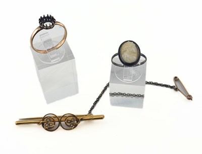 Lot 439 - Three items of jewellery