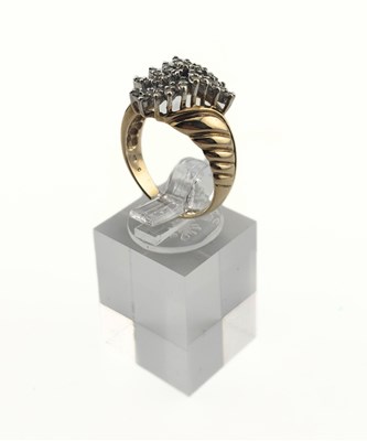 Lot 413 - A 9ct gold single-cut diamond cluster ring