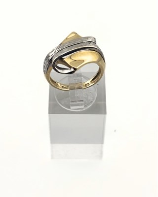 Lot 414 - A bicolour textured crossover ring