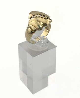 Lot 416 - An abstract ring
