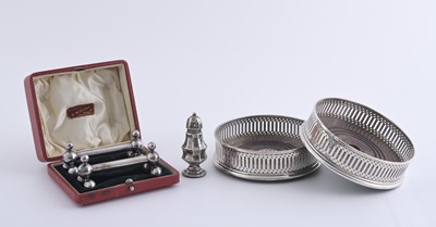 Lot 226 - A group of hallmarked silver, to include a...