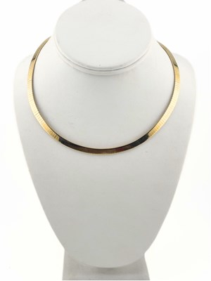 Lot 387 - A 9ct gold snake-link chain choker necklace