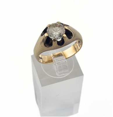 Lot 410 - A 9ct gold cubic zirconia single stone ring