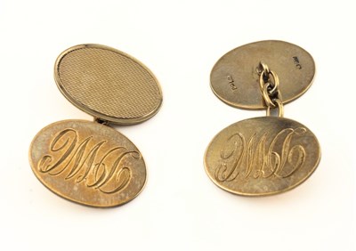 Lot 443 - A pair of 9ct gold oval cufflinks