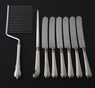 Lot 252 - A set of six twentieth-century main course...