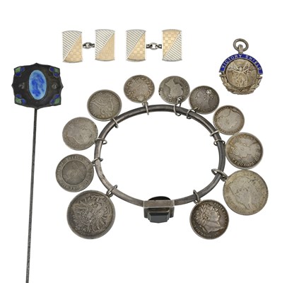 Lot 577 - A selection of silver and white metal jewellery