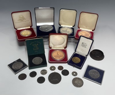 Lot 237 - A selection of coins