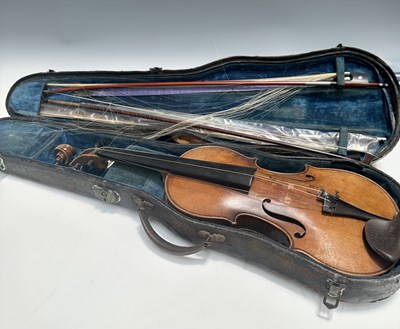 Lot 264 - An early 20th century cased wooden violin, l:...