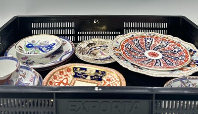 Lot 28 - A collection of British chinoisserie and imari...