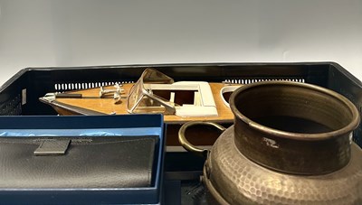 Lot 91 - A miscellaneous collection of items to include:...