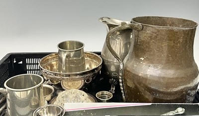 Lot 69 - A quantity of metalwares, to include a pair of...