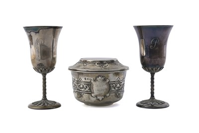Lot 204 - A George V silver bowl and cover, by Williams...