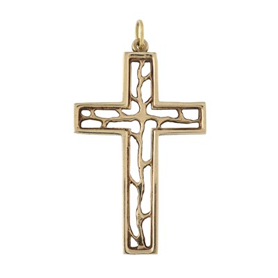 Lot 531 - A 9ct gold openwork cross pendant