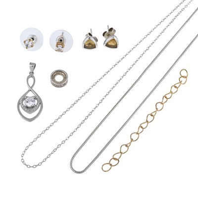 Lot 523 - A selection of silver and white metal jewellery, to include Links of London pieces