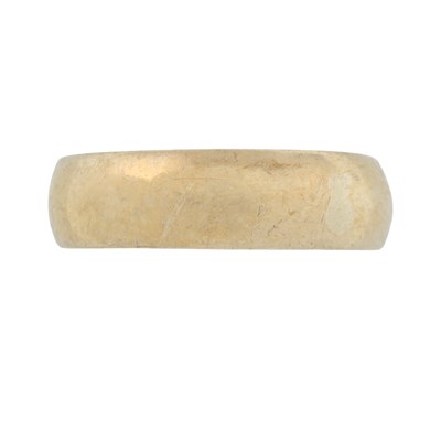 Lot 471 - A 9ct band ring