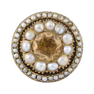 Lot 477 - A Georgian 9ct gold yellow topaz and split pearl cluster brooch