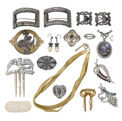 Lot 456 - A selection of Georgian and later paste jewellery