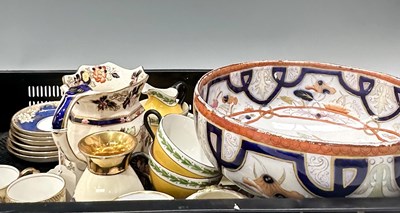 Lot 35 - A collection of various china to include:...