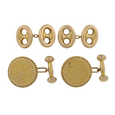 Lot 423 - A pair of 15ct gold cufflinks, circular with...