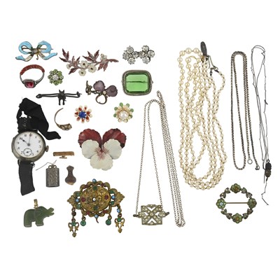 Lot 547 - A collection of jewellery to include yellow...