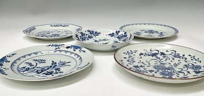 Lot 152 - A group of Chinese underglaze blue and white...