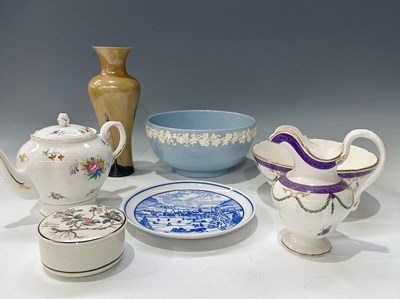 Lot 29 - Ceramics including a Worcester Neoclassical...