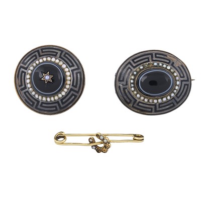 Lot 481 - Three late 19th to early 20th century brooches, all AF