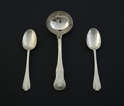 Lot 186 - A George IV silver King's pattern sauce ladle,...