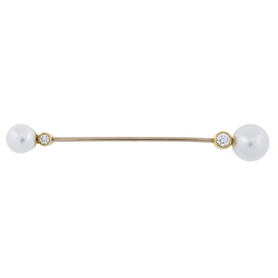 Lot 13 - A cultured pearl and brilliant-cut diamond jabot pin