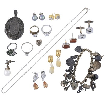 Lot 458 - A selection of silver and white metal jewellery