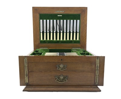 Lot 13 - A canteen of electro-plated Albany pattern...