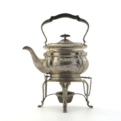 Lot 224 - A George V silver kettle on stand, by Jay,...