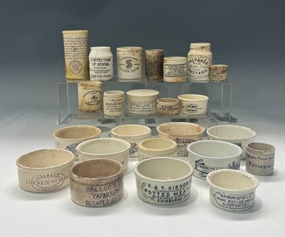 Lot 27 - A collection of Victorian/19th Century paste,...