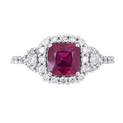 Lot 71 - A glass filled ruby and brilliant-cut diamond cluster ring
